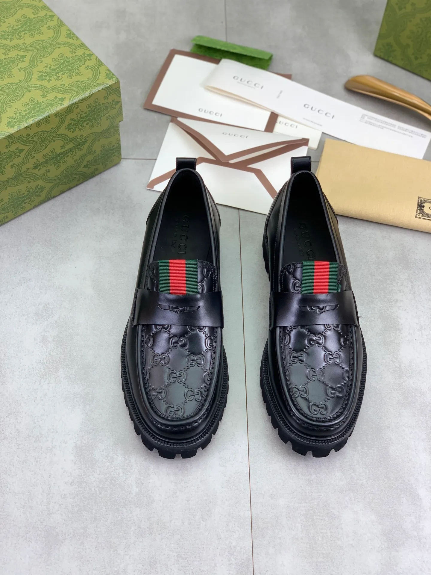 Factory price P840 💰💎💎💎Top version (original foam outsole) Brand: [GUCCi] Gucci's new business formal casual leather shoes Standard code: Men's size 39–45 (38 needs to be customized) Grade: Same style as the official website Original order quality Materials: Original open-edge beaded calfskin Water-dyed cowhide lining Original lightweight foam outsole Style category: Men's fashion Formal casual leather shoes, slip-on men's shoes series, young and fashionable, European and American trends, British style, casual matching, comfortable feet, color: multiple colors available, actual picture
